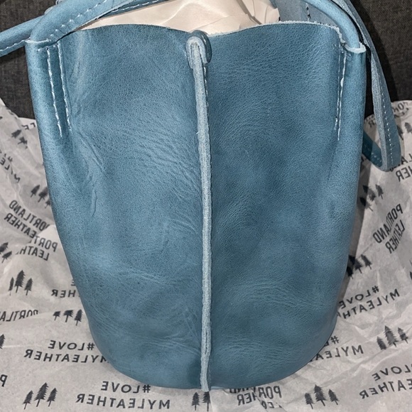 Portland Leather Aqua Classic Devan Bucket Tote - Picture 5 of 12